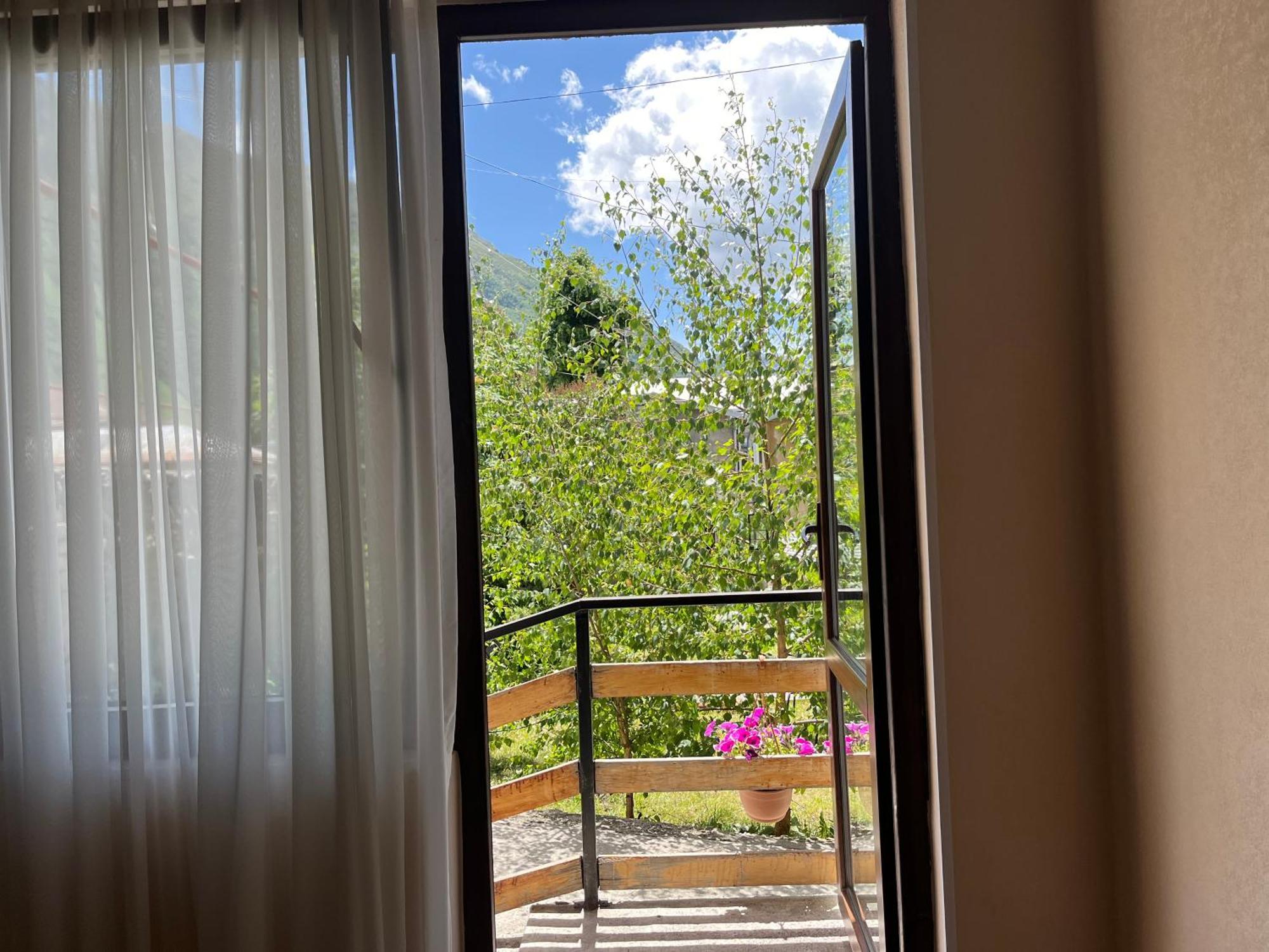 Soso Burduli'S Guesthouse 카즈베기 외부 사진
